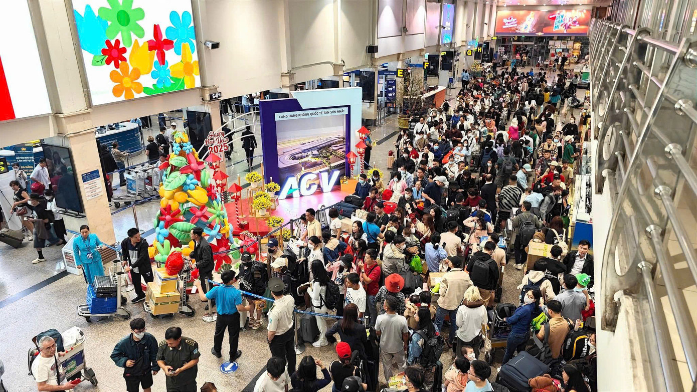Một góc nhà ga quốc nội - Cảng HKQT Tân Sơn Nhất trong khung giờ cao điểm sáng 24 tháng Chạp. Ảnh: CTV.