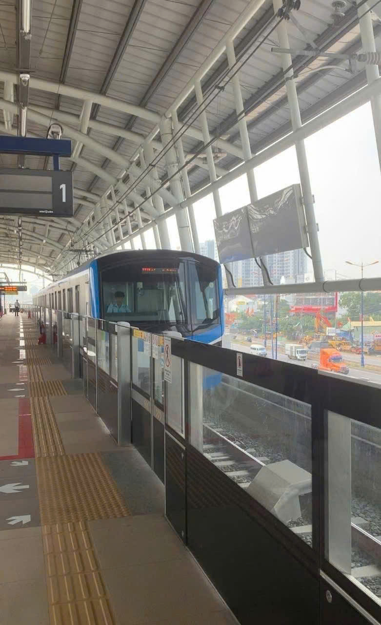 Tàu metro số 1 TPHCM. Ảnh: HURC1 Tàu metro số 1 TPHCM. Ảnh: HURC1