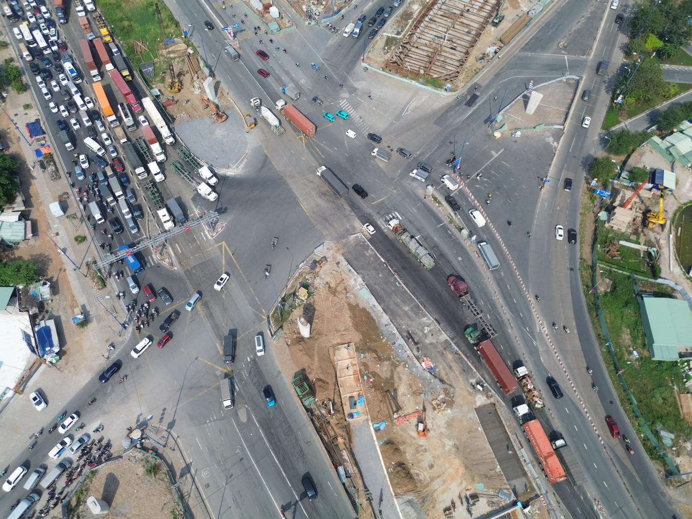 Nút giao thông An Phú (TP Thủ Đức) - điểm đầu cao tốc TPHCM - Long Thành - Dầu Giây thường xuyên ùn tắc trong dịp cao điểm.