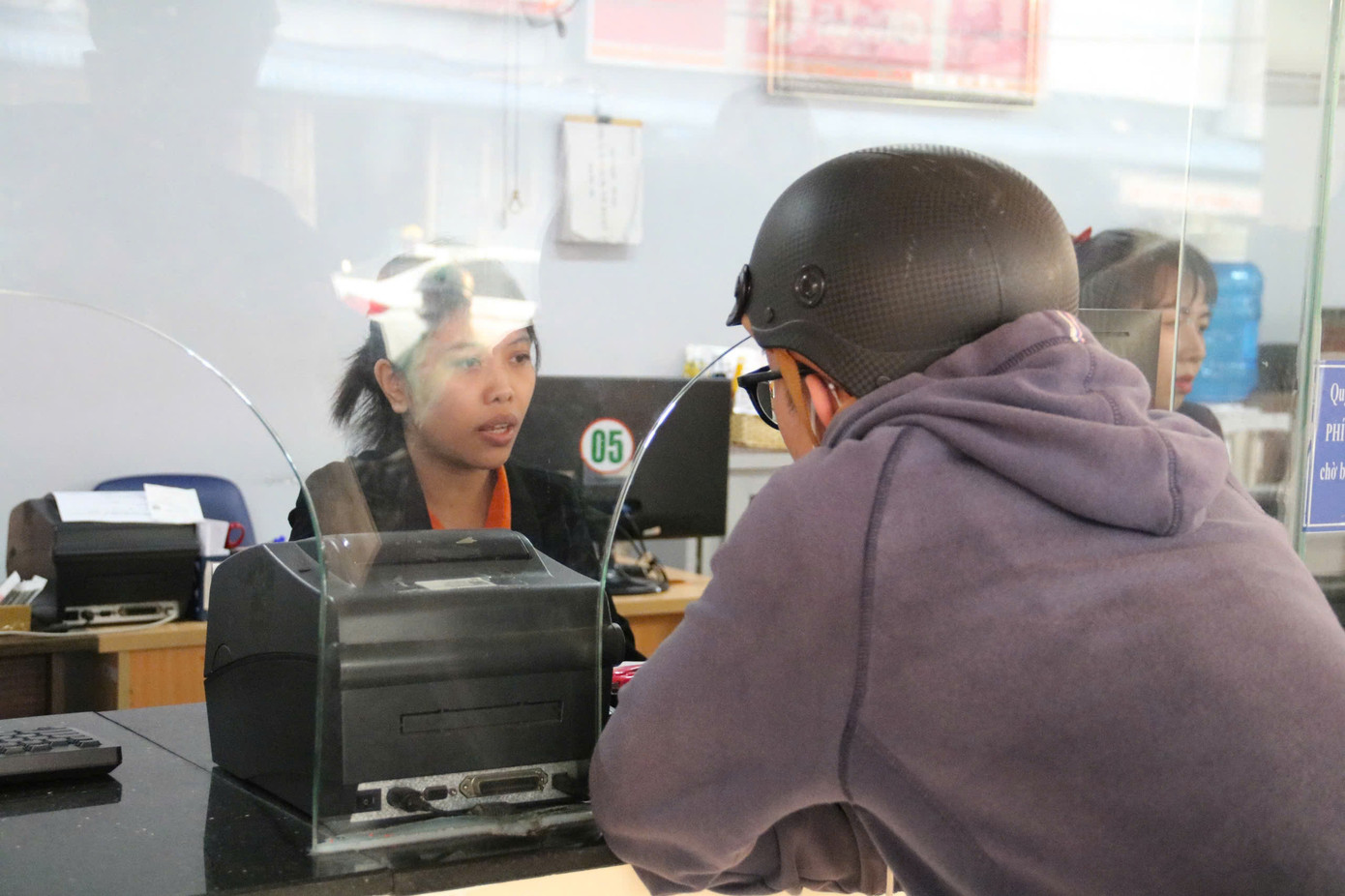 Dự kiến ngày 20/1, bến xe Miền Tây phục vụ 29.700 hành khách với 1.350 chuyến xe. Dự kiến ngày 20/1, bến xe Miền Tây phục vụ 29.700 hành khách với 1.350 chuyến xe.