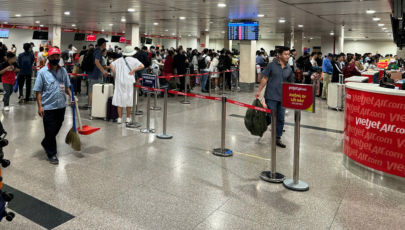 Sân bay Tân Sơn Nhất bắt đầu “hạ nhiệt” trong ngày 28 Tết. Ảnh: CTV.