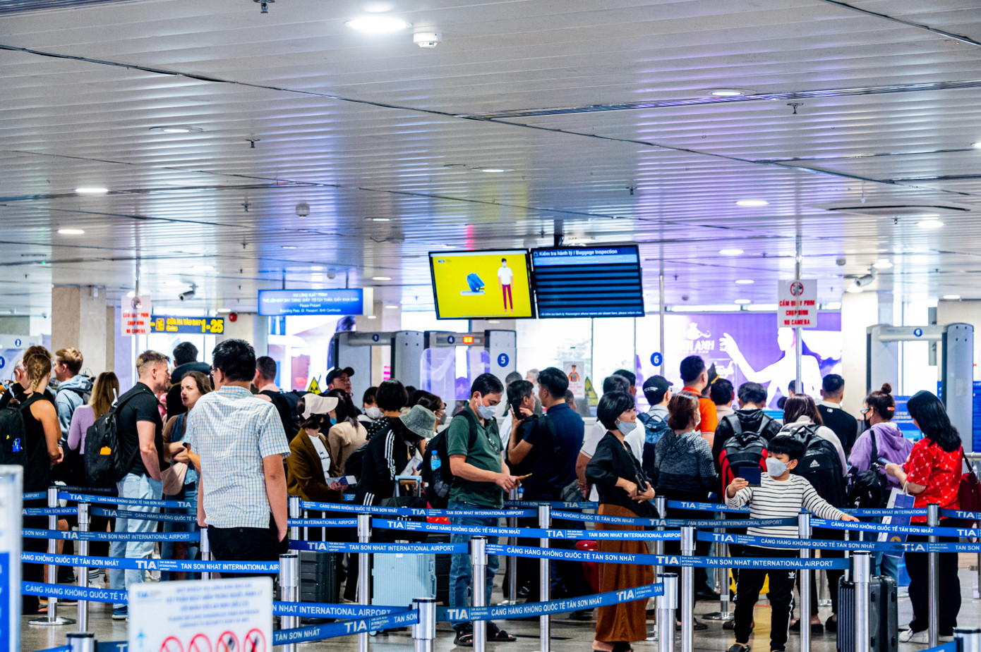 Trong hôm nay (20/1), Cảng HKQT Tân Sơn Nhất dự kiến khai thác 814 chuyến bay với 117.276 hành khách đi và đến. Trong đó, hành khách đi gần 67.000 người và khách đến hơn 50.000 người.