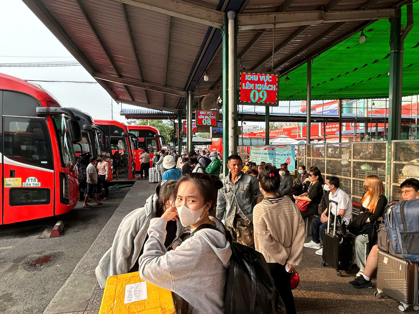 Bến xe Miền Tây dự báo thời gian cao điểm là ngày 26/1 (27 tháng Chạp), sẽ có 62.550 khách với 2.085 số chuyến xe qua bến. Ảnh: CTV Bến xe Miền Tây dự báo thời gian cao điểm là ngày 26/1 (27 tháng Chạp), sẽ có 62.550 khách với 2.085 số chuyến xe qua bến. Ảnh: CTV