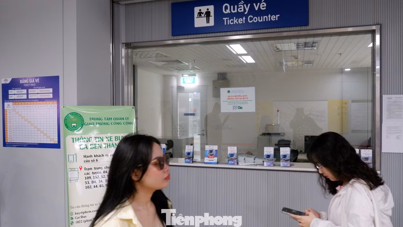 Khu vực quầy vé ở nhà ga Bến Thành.