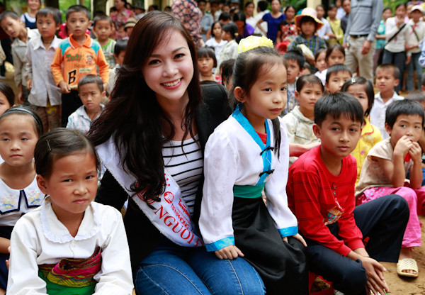 Người đẹp áo dài Vũ Ngọc Anh