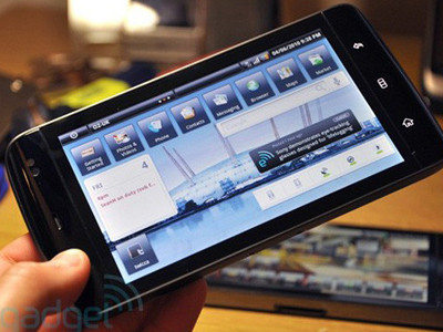 Smartphone Dell Streak màn hình 5 inch. Ảnh: Engadget 