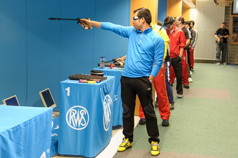 Hoàng Xuân Vinh đoạt huy chương bằng súng đi mượn ảnh 1