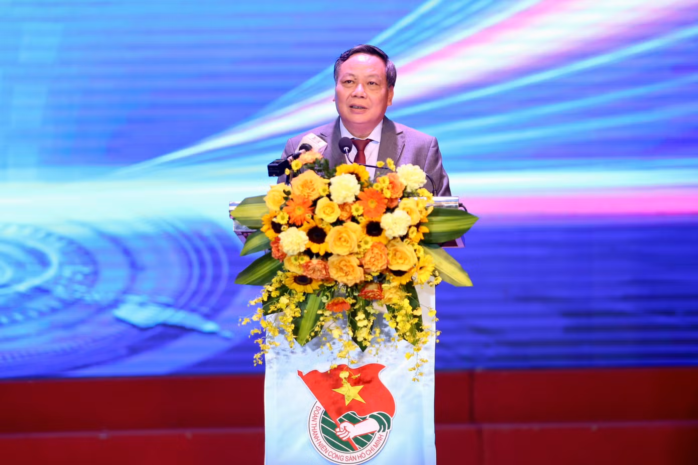 Phó Bí thư Thành ủy Hà Nội Nguyễn Văn Phong phát biểu tại hội nghị.