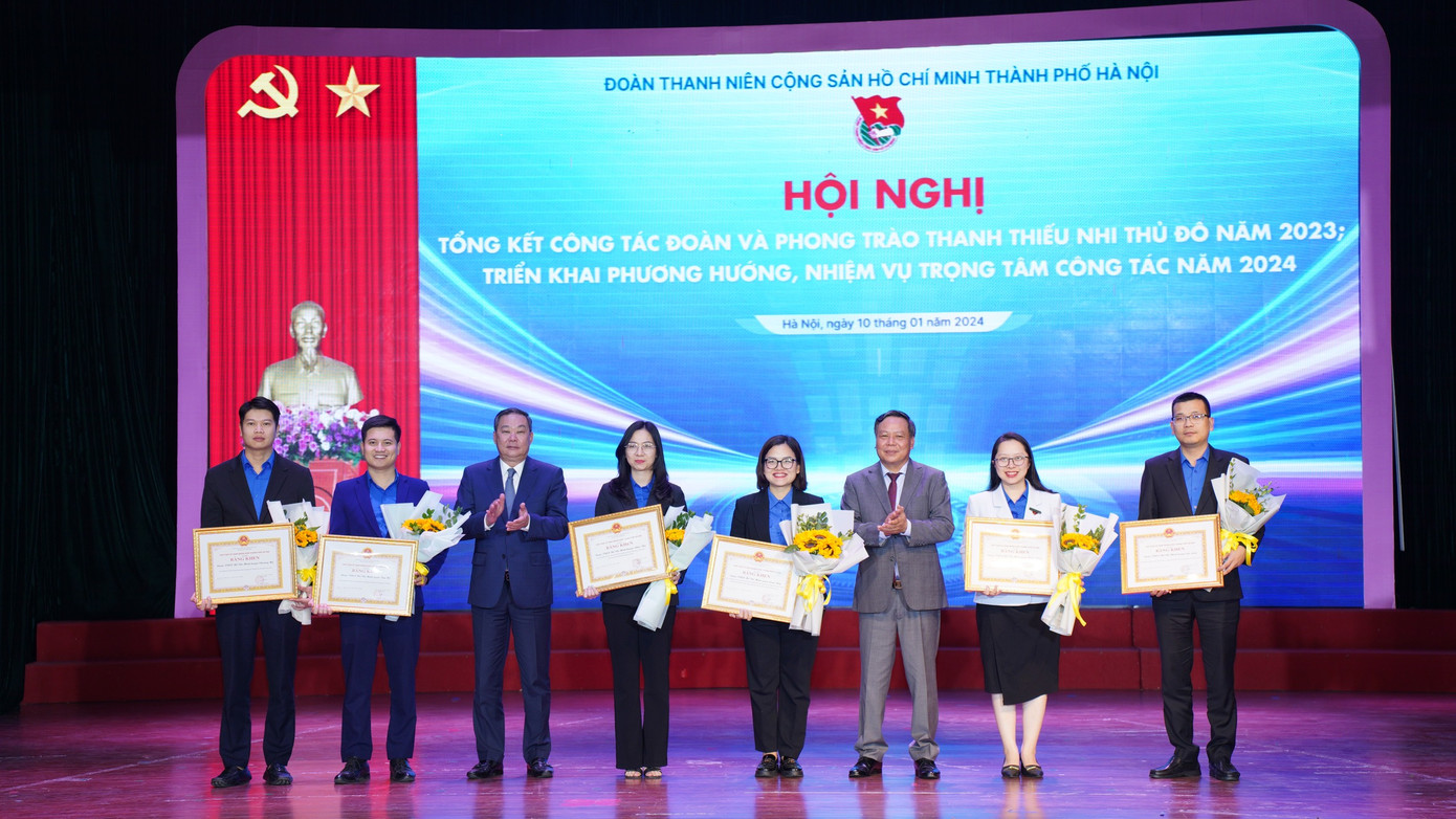6 đơn vị trực thuộc Thành Đoàn vì có thành tích xuất sắc trong công tác Đoàn và các phong trào thi đua năm 2023 nhận Bằng khen của UBND TP Hà Nội