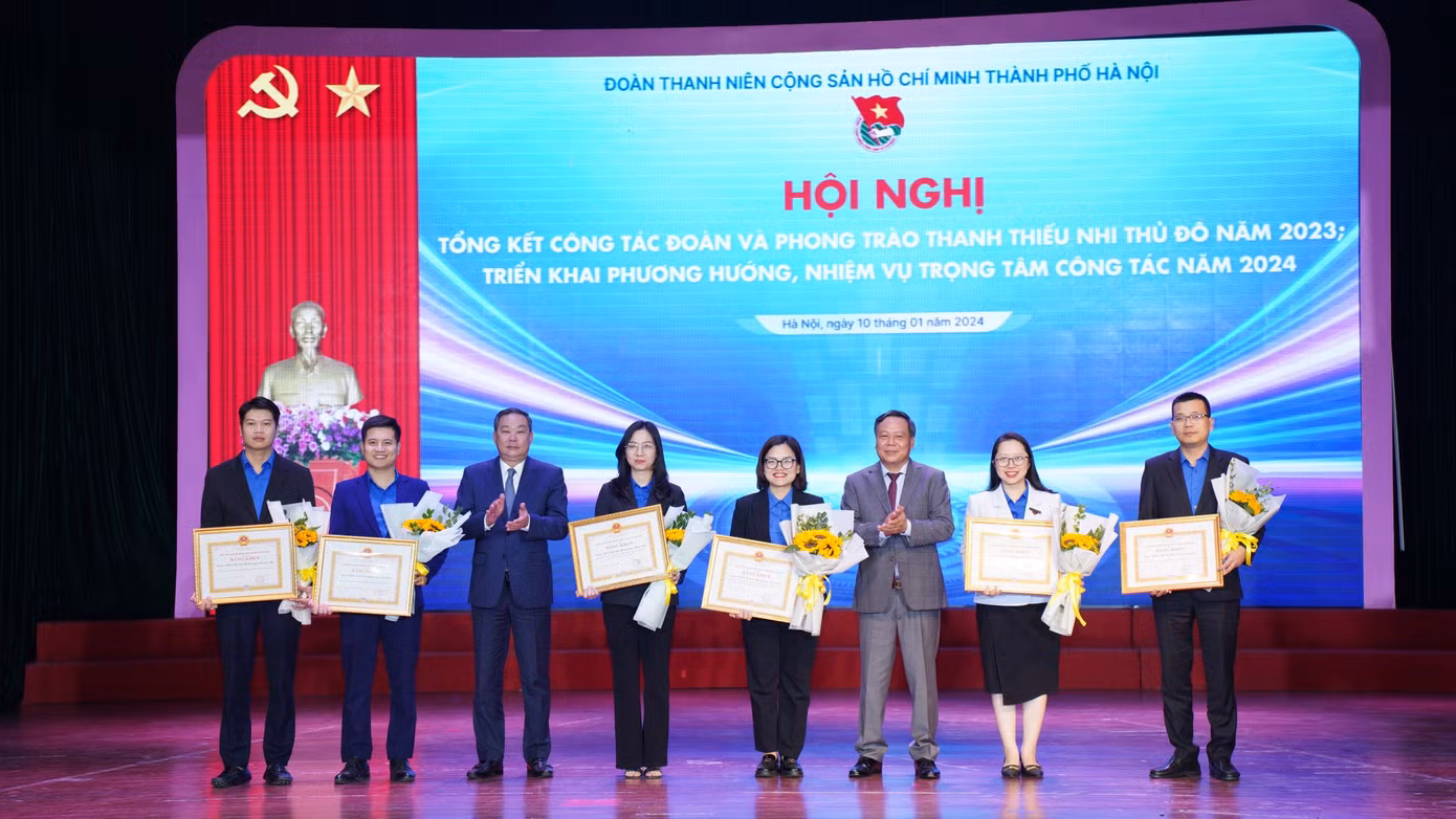 6 đơn vị trực thuộc Thành Đoàn vì có thành tích xuất sắc trong công tác Đoàn và các phong trào thi đua năm 2023 nhận Bằng khen của UBND TP Hà Nội