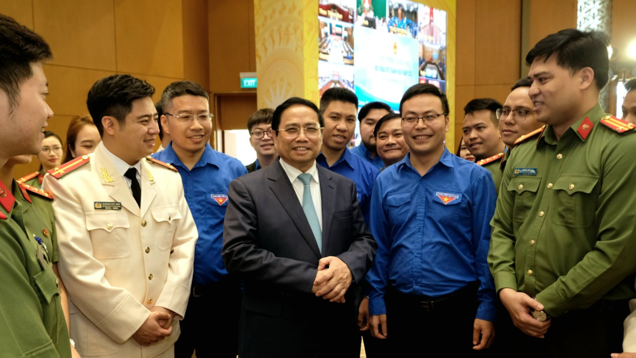 Thủ tướng Phạm Minh Chính trò chuyện với thanh niên tại chương trình đối thoại với thanh niên cả nước trong Tháng Thanh niên 2023. Ảnh: Mạnh Thắng Thủ tướng Phạm Minh Chính trò chuyện với thanh niên tại chương trình đối thoại với thanh niên cả nước trong Tháng Thanh niên 2023. Ảnh: Mạnh Thắng