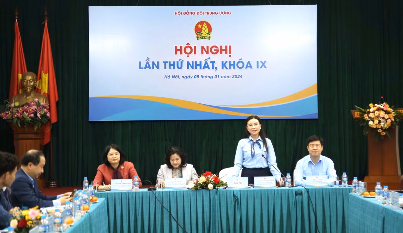 Chị Nguyễn Phạm Duy Trang - Bí thư T.Ư Đoàn, Chủ tịch Hội đồng Đội T.Ư trao đổi tại Hội nghị