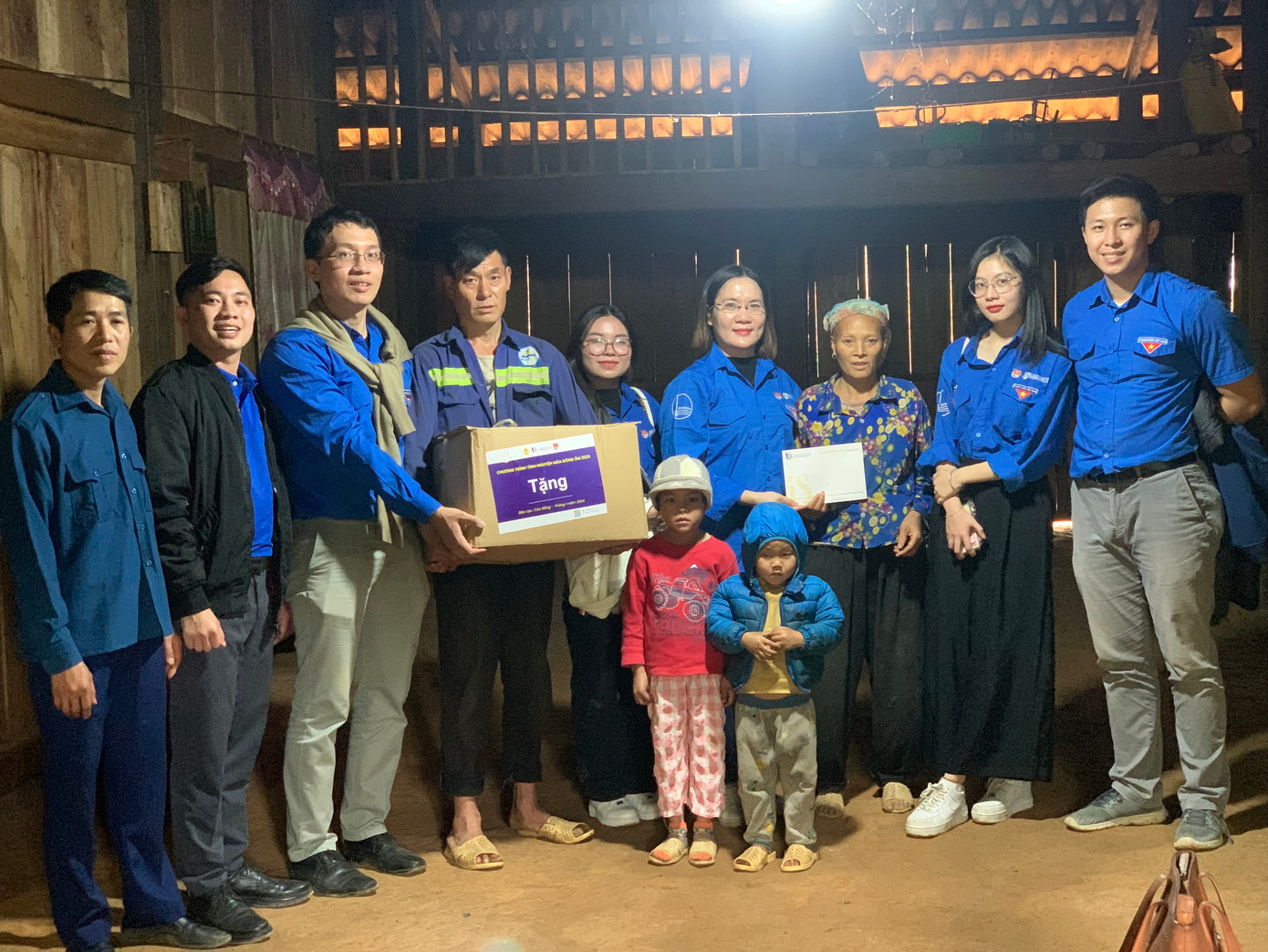 Những món quà ý nghĩa được trao tận tay người dân Những món quà ý nghĩa được trao tận tay người dân