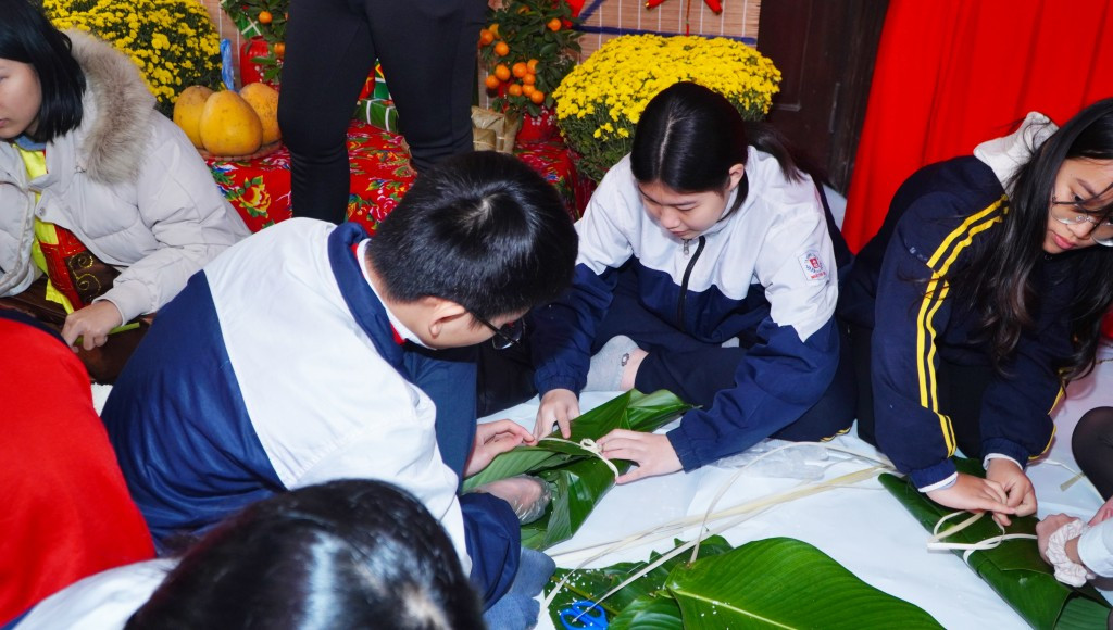 Thiếu nhi Thủ đô thi gói bánh chưng ngày Tết Thiếu nhi Thủ đô thi gói bánh chưng ngày Tết