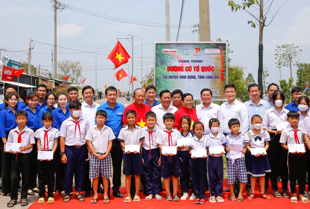 Khánh thành công trình “Đường cờ Tổ quốc” tại Khu Di tích lịch sử Quốc gia khu vực Đồn Long Khốt.