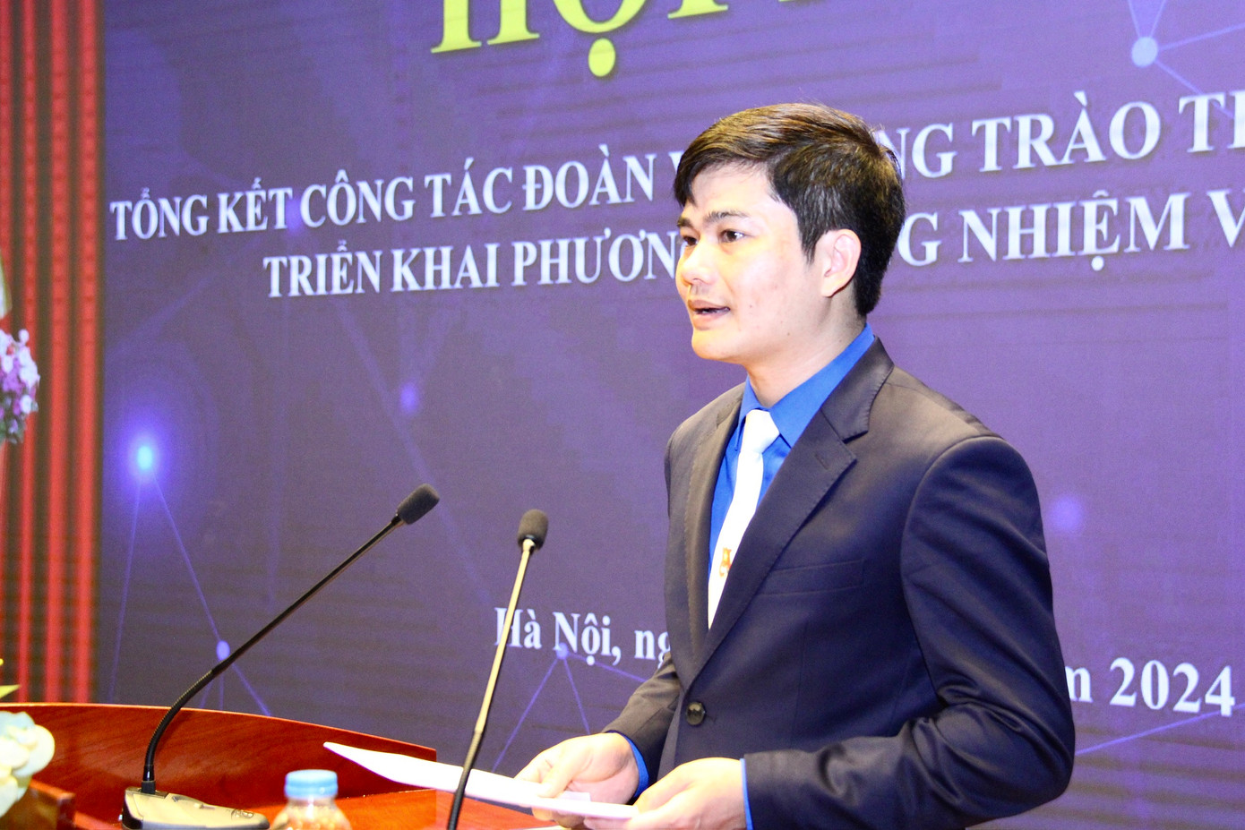 Anh Nguyễn Văn Thuấn - Bí thư Đoàn Thanh niên TKV phát biểu tại Hội nghị Anh Nguyễn Văn Thuấn - Bí thư Đoàn Thanh niên TKV phát biểu tại Hội nghị