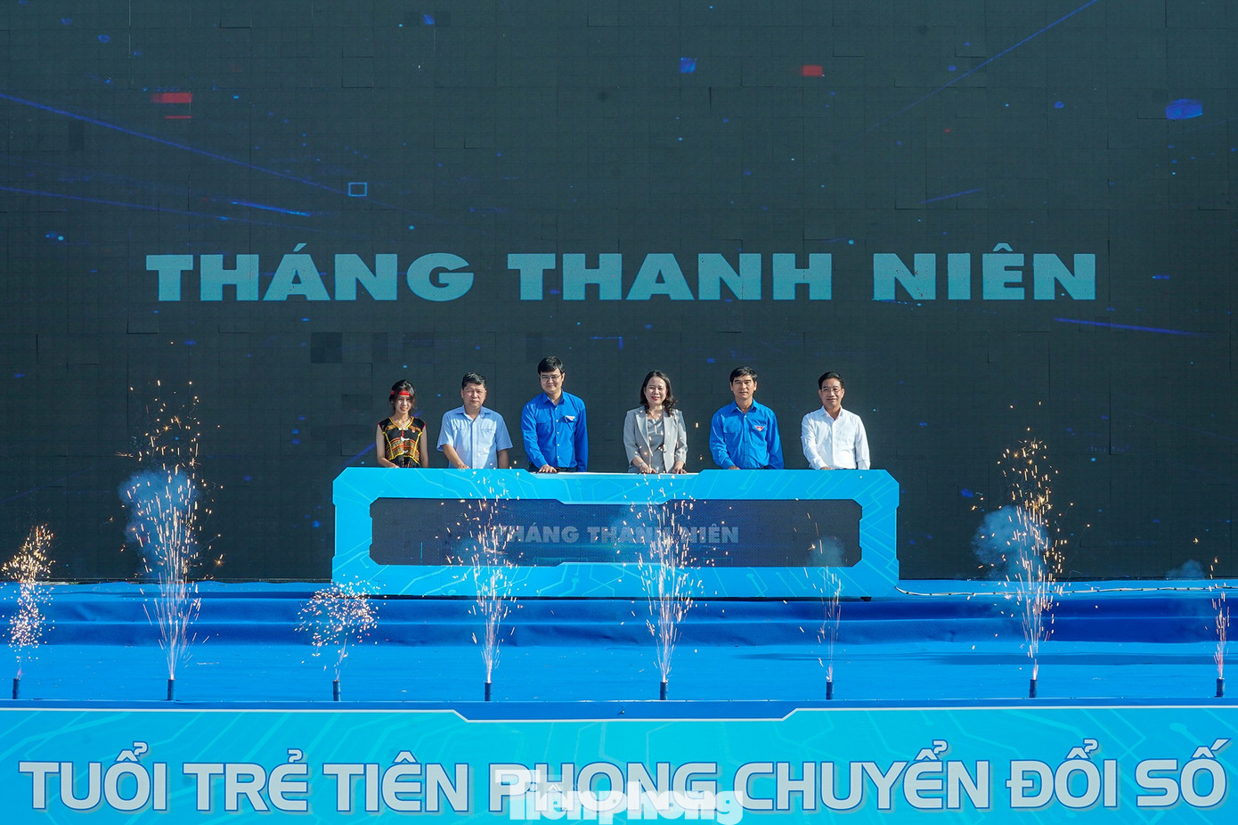 Các đại biểu làm lễ khởi động Tháng Thanh niên 2023. Các đại biểu làm lễ khởi động Tháng Thanh niên 2023.