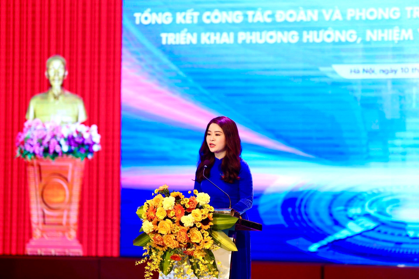 Chị Chu Hồng Minh - Bí thư Thành Đoàn Hà Nội phát biểu tổng kết công tác Đoàn, phong trào thanh thiếu nhi Thủ đô năm 2023. Ảnh: Bảo Anh