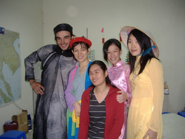 Giao lưu văn hóa với sinh viên quốc tế, năm 2007, tại Hà Tây (giờ là Hà Nội)