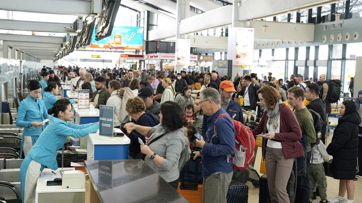 Sân bay Nội Bài và Tân Sơn Nhất sẽ phục vụ lượng khách "khủng" với ngày cao điểm có thể sẽ lên đến 100.000 -150.000 khách. Ảnh: NIA. Sân bay Nội Bài và Tân Sơn Nhất sẽ phục vụ lượng khách "khủng" với ngày cao điểm có thể sẽ lên đến 100.000 -150.000 khách. Ảnh: NIA.