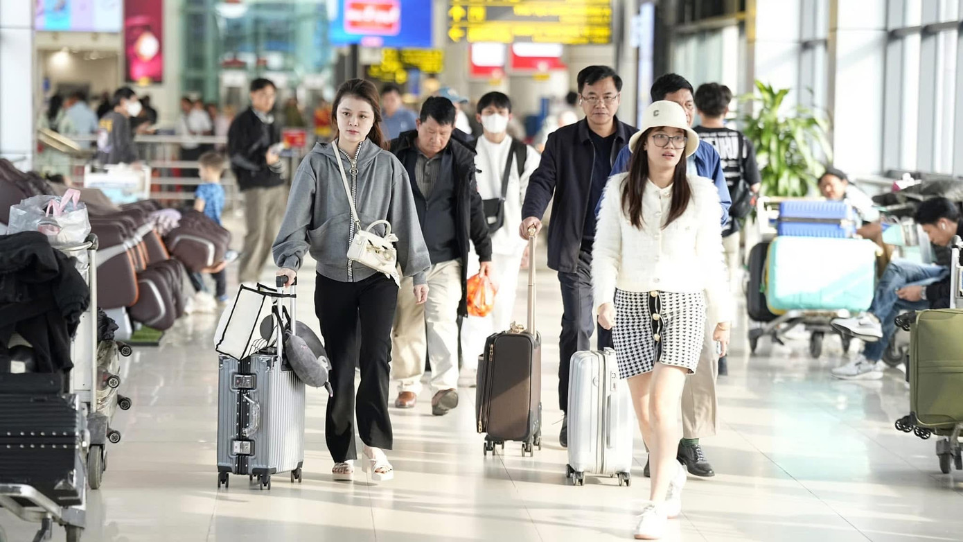 Hành khách cần chủ động nắm bắt mọi thông tin về chuyến bay, thời gian làm thủ tục để không bị lỡ chuyến bay. Ảnh: NIA. Hành khách cần chủ động nắm bắt mọi thông tin về chuyến bay, thời gian làm thủ tục để không bị lỡ chuyến bay. Ảnh: NIA.