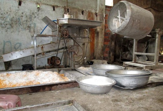 Kinh hoàng ruốc bẩn làm từ thịt gà thối ảnh 2