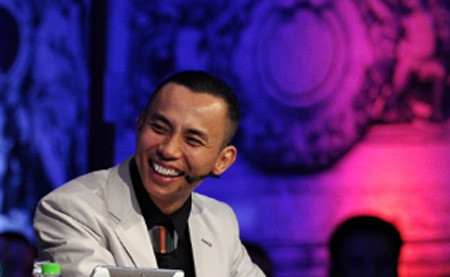 Chí Anh trở thành tâm điểm trên ghế nóng đêm chung kết BNHV