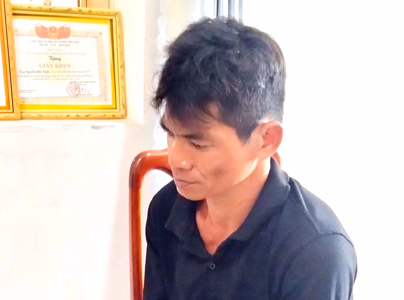 Nghi can giết người tại cơ quan công an