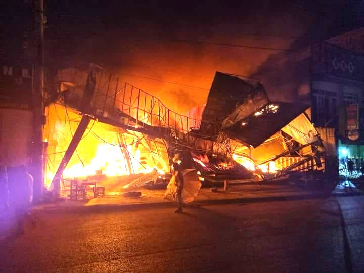 Nhà sách đổ sập