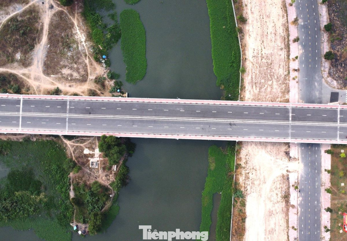 Cầu mới được xây dựng nhằm giúp giảm tải, hạn chế tình trạng quá nhiều phương tiện, trong đó không ít phương tiện lớn đi qua nội ô thị xã Bến Cát gây kẹt xe và tiềm ẩn tai nạn giao thông. Ngoài ra, cầu mới này cũng góp phần tạo cảnh quan cho khu vực dọc bờ sông Thị Tính, tạo điều kiện mở rộng phát triển vùng đô thị phía Tây của thị xã Bến Cát. Cầu mới được xây dựng nhằm giúp giảm tải, hạn chế tình trạng quá nhiều phương tiện, trong đó không ít phương tiện lớn đi qua nội ô thị xã Bến Cát gây kẹt xe và tiềm ẩn tai nạn giao thông. Ngoài ra, cầu mới này cũng góp phần tạo cảnh quan cho khu vực dọc bờ sông Thị Tính, tạo điều kiện mở rộng phát triển vùng đô thị phía Tây của thị xã Bến Cát.