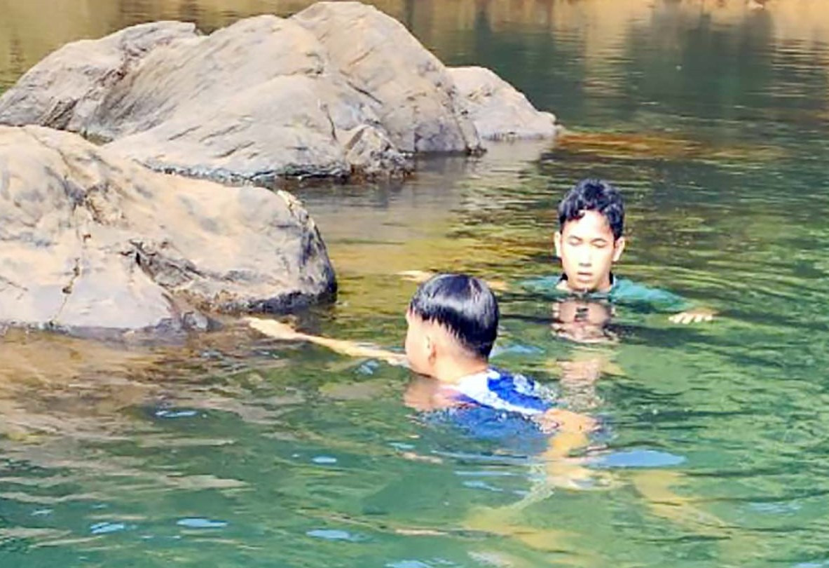 Lực lượng chức năng tìm kiếm nạn nhân mất tích