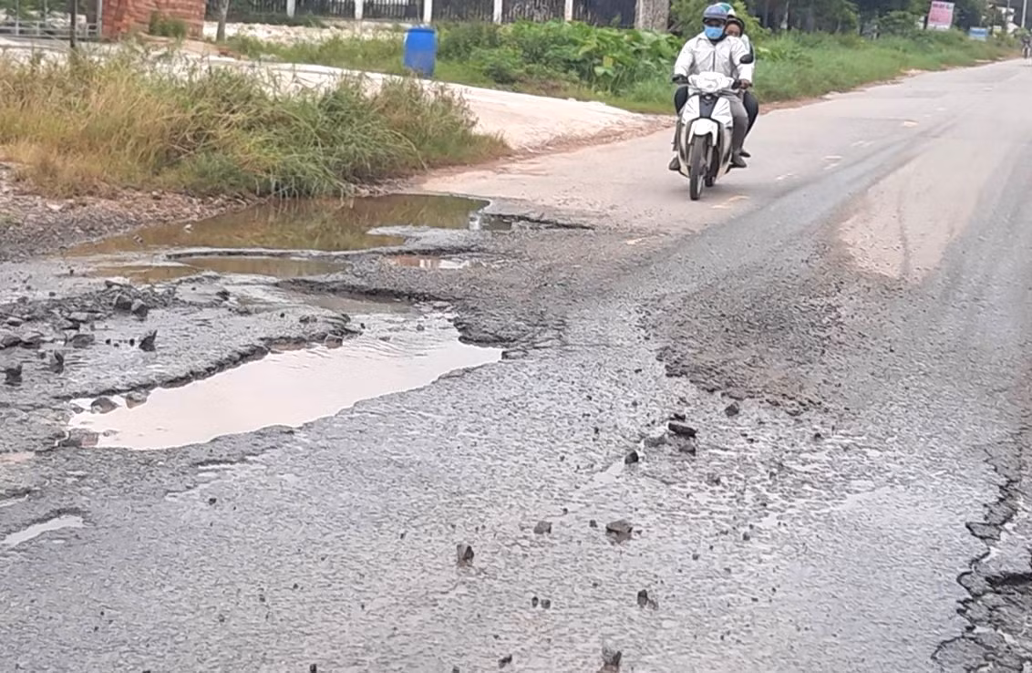 Tuyến ĐT.749A hẹp, xuống cấp nay được mở rộng đã nhận được sự đồng thuận rất cao từ người dân trong khu vực Tuyến ĐT.749A hẹp, xuống cấp nay được mở rộng đã nhận được sự đồng thuận rất cao từ người dân trong khu vực