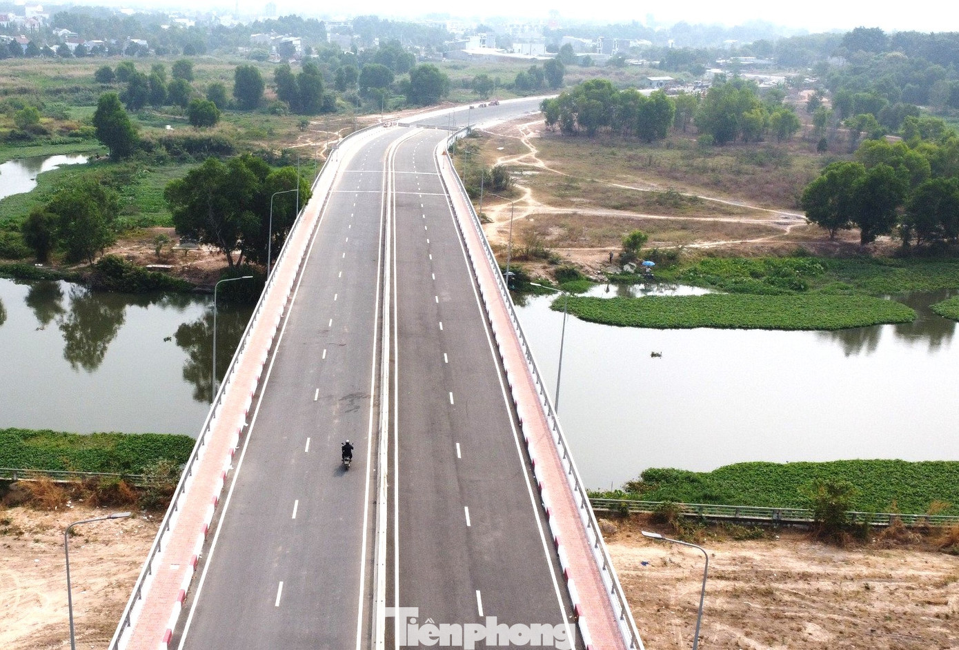 Đầu năm 2021, Bình Dương tổ chức khởi công thực hiện công trình xây dựng cầu Đò bắc qua sông Thị Tính thuộc xã An Điền (thị xã Bến Cát). Đầu năm 2021, Bình Dương tổ chức khởi công thực hiện công trình xây dựng cầu Đò bắc qua sông Thị Tính thuộc xã An Điền (thị xã Bến Cát).