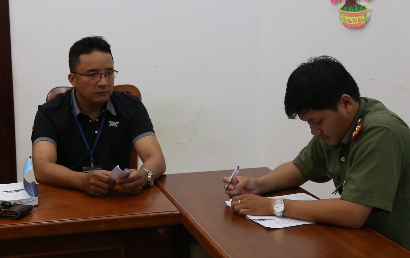 Hoàng Quốc Việt tại cơ quan công an