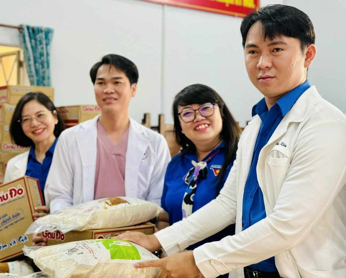 Tuổi trẻ Bình Dương hăng hái tham gia hoạt động vì cộng đồng Tuổi trẻ Bình Dương hăng hái tham gia hoạt động vì cộng đồng