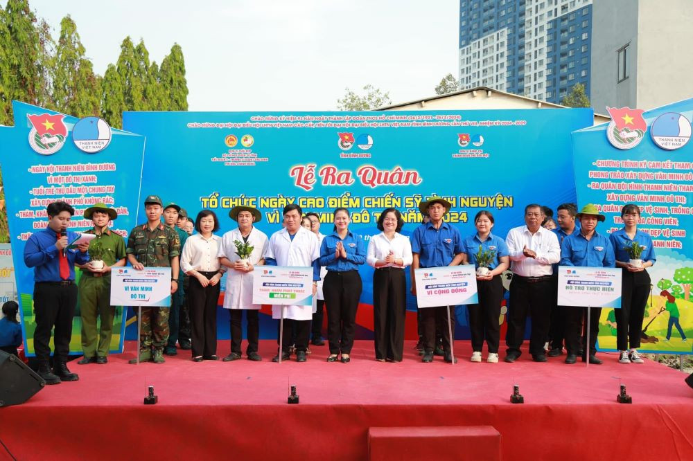 Sáng 9/3, tại công viên khu phố 3 (phường Chánh Nghĩa, thành phố Thủ Dầu Một, tỉnh Bình Dương) Thành Đoàn Thủ Dầu Một đã đăng cai tổ chức lễ xuất quân ngày cao điểm “Chiến sĩ tình nguyện vì văn minh đô thị” năm 2024. Sáng 9/3, tại công viên khu phố 3 (phường Chánh Nghĩa, thành phố Thủ Dầu Một, tỉnh Bình Dương) Thành Đoàn Thủ Dầu Một đã đăng cai tổ chức lễ xuất quân ngày cao điểm “Chiến sĩ tình nguyện vì văn minh đô thị” năm 2024.