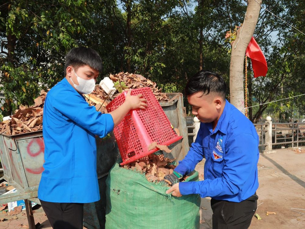 Ngay sau chương trình, 100% các cơ sở Đoàn trực thuộc trên địa bàn thành phố Thủ Dầu Một đồng loạt tổ chức ra quân, thực hiện các công trình thanh niên tại các tuyến đường, tuyến hẻm văn minh, thu hút đông đảo lực lượng đoàn viên, thanh niên tham gia. Ngay sau chương trình, 100% các cơ sở Đoàn trực thuộc trên địa bàn thành phố Thủ Dầu Một đồng loạt tổ chức ra quân, thực hiện các công trình thanh niên tại các tuyến đường, tuyến hẻm văn minh, thu hút đông đảo lực lượng đoàn viên, thanh niên tham gia.