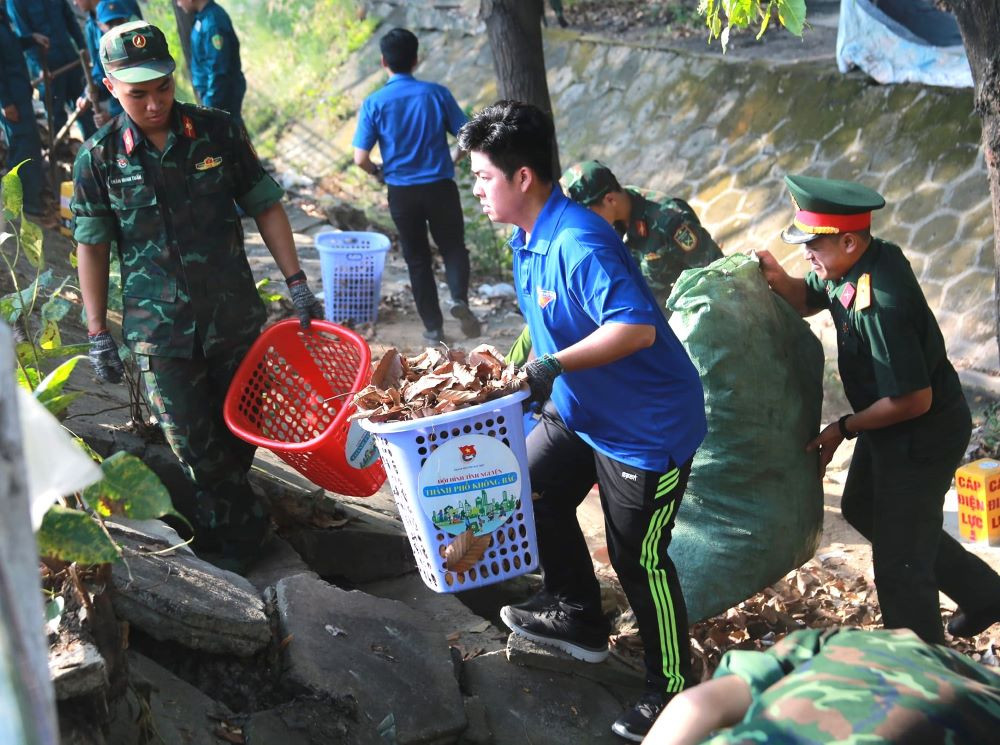 Liên quân 3 màu áo vì văn minh đô thị tại tỉnh Bình Dương. Liên quân 3 màu áo vì văn minh đô thị tại tỉnh Bình Dương.