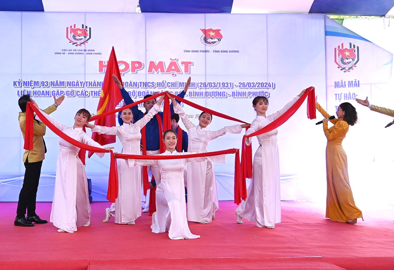 Tiết mục văn nghệ tại lễ kỷ niệm 93 năm Ngày thành lập Đoàn TNCS Hồ Chí Minh tại Bình Phước Tiết mục văn nghệ tại lễ kỷ niệm 93 năm Ngày thành lập Đoàn TNCS Hồ Chí Minh tại Bình Phước