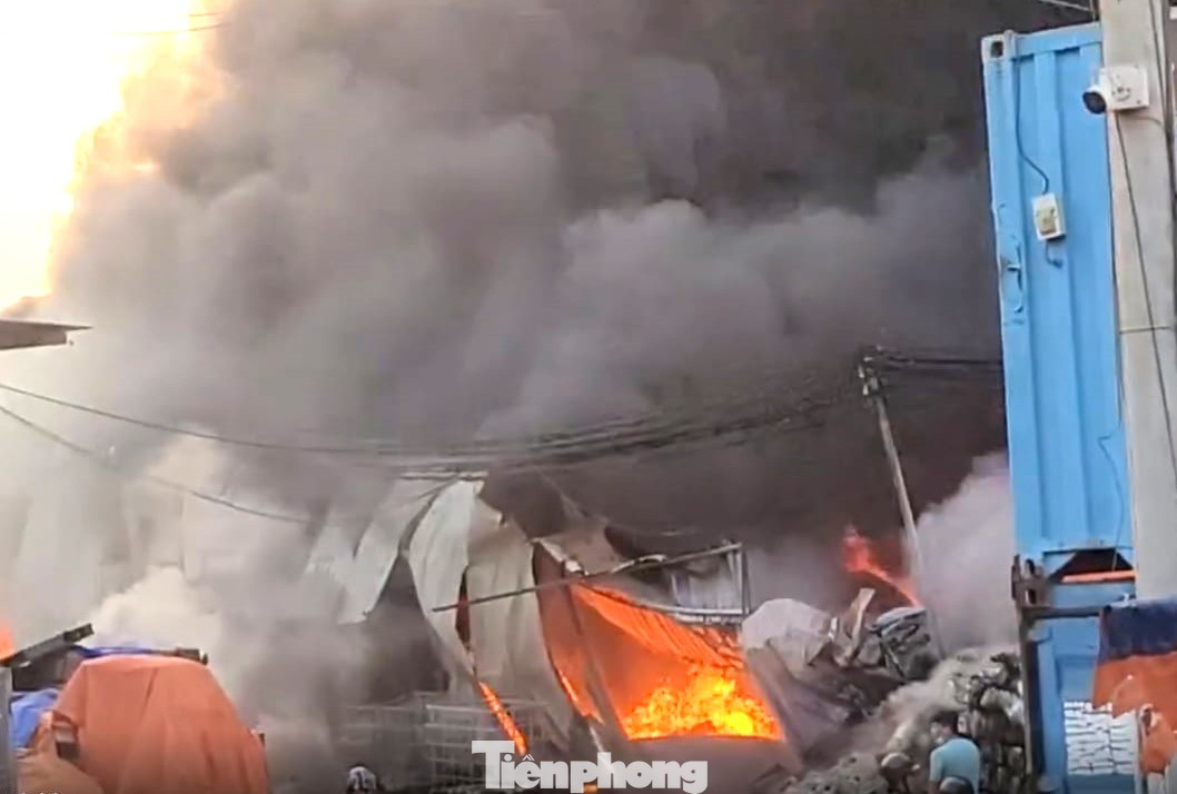 Nhà xưởng đổ sập