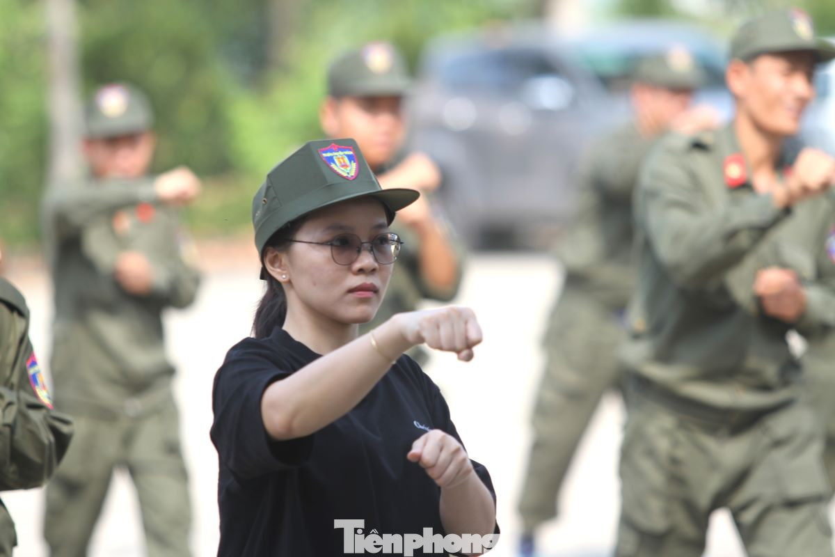 Trong số các học viên tham gia đợt huấn luyện lần này có một nữ chiến sĩ.