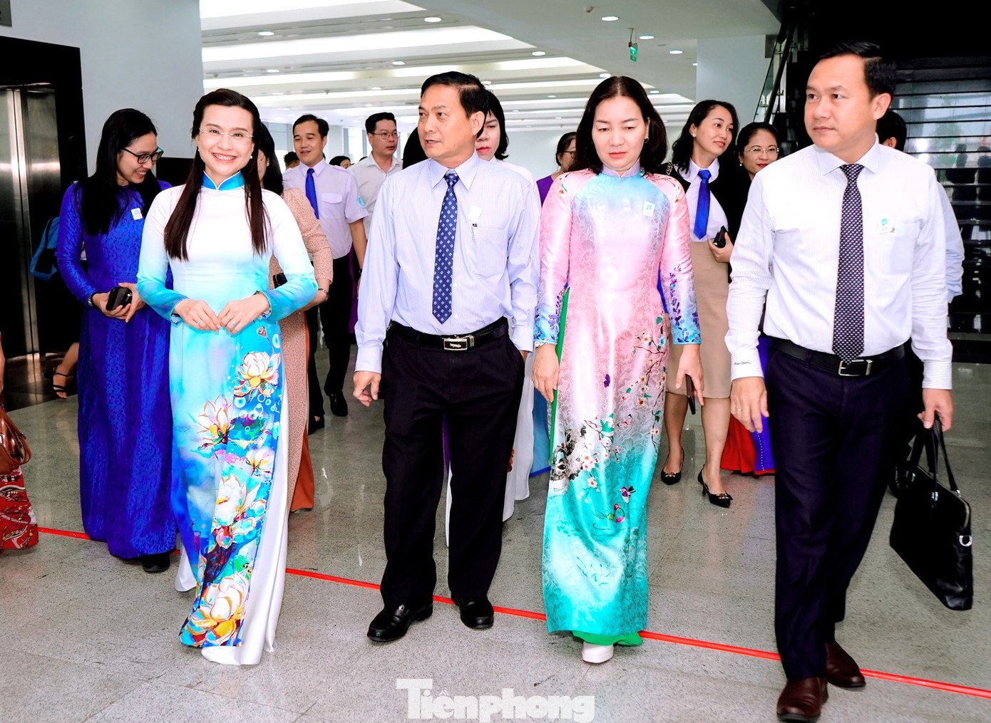 Bí thư T.Ư Đoàn, Chủ tịch Hội đồng Đội T.Ư Nguyễn Phạm Duy Trang (hàng trên, ngoài cùng bên trái) đến dự Đại hội Bí thư T.Ư Đoàn, Chủ tịch Hội đồng Đội T.Ư Nguyễn Phạm Duy Trang (hàng trên, ngoài cùng bên trái) đến dự Đại hội