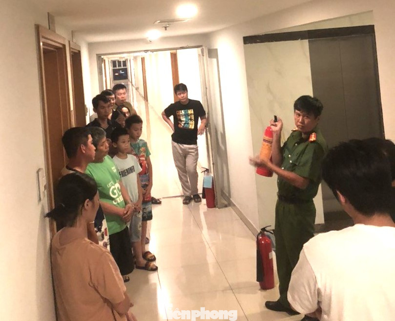 Bình Dương đã xây dựng mô hình “Khu dân cư an toàn về ANTT và PCCC”. Để thực hiện mô hình này, hằng năm, Ban điều hành (hoặc quản lý khu dân cư) có bản đăng ký phấn đấu đạt tiêu chuẩn “An toàn về ANTT và PCCC” và 100% hộ gia đình trên địa bàn ký cam kết giao ước thi đua xây dựng khu dân cư “An toàn về ANTT và PCCC”. Bình Dương đã xây dựng mô hình “Khu dân cư an toàn về ANTT và PCCC”. Để thực hiện mô hình này, hằng năm, Ban điều hành (hoặc quản lý khu dân cư) có bản đăng ký phấn đấu đạt tiêu chuẩn “An toàn về ANTT và PCCC” và 100% hộ gia đình trên địa bàn ký cam kết giao ước thi đua xây dựng khu dân cư “An toàn về ANTT và PCCC”.