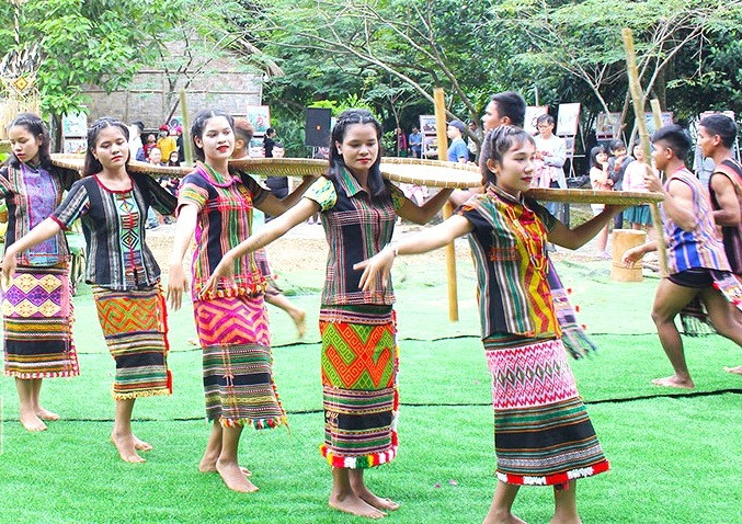 Theo Ban Dân tộc HĐND tỉnh Bình Phước, thông qua chính sách dân tộc và công tác dân tộc đã góp phần quan trọng vào việc phát triển kinh tế - xã hội của địa phương Theo Ban Dân tộc HĐND tỉnh Bình Phước, thông qua chính sách dân tộc và công tác dân tộc đã góp phần quan trọng vào việc phát triển kinh tế - xã hội của địa phương