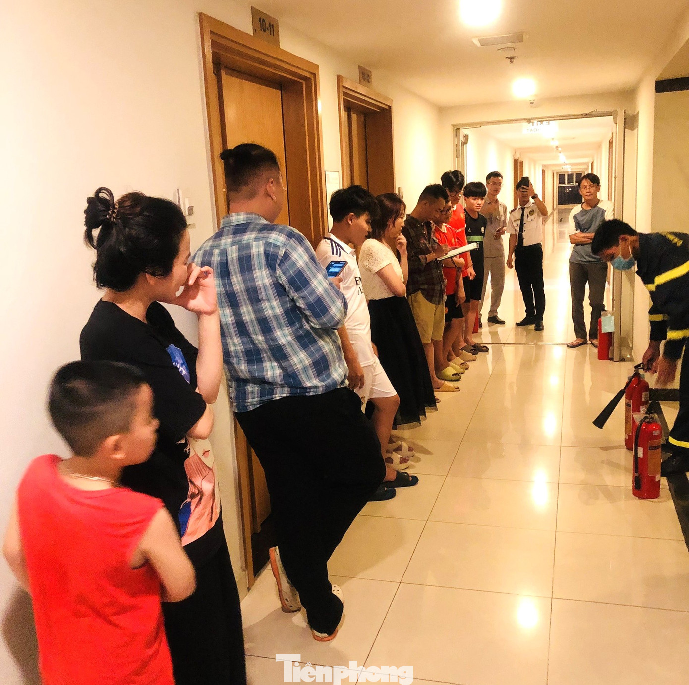 Anh Nguyễn Văn Đại ở chung cư phường Tân Bình (thành phố Dĩ An, tỉnh Bình Dương) cho biết: Sau khi xảy ra vụ hỏa hoạn khiến nhiều người thương vong ở thành phố Hà Nội, những người dân sống trong chung cư cao tầng đều tỏ ra lo lắng. Anh Nguyễn Văn Đại ở chung cư phường Tân Bình (thành phố Dĩ An, tỉnh Bình Dương) cho biết: Sau khi xảy ra vụ hỏa hoạn khiến nhiều người thương vong ở thành phố Hà Nội, những người dân sống trong chung cư cao tầng đều tỏ ra lo lắng.