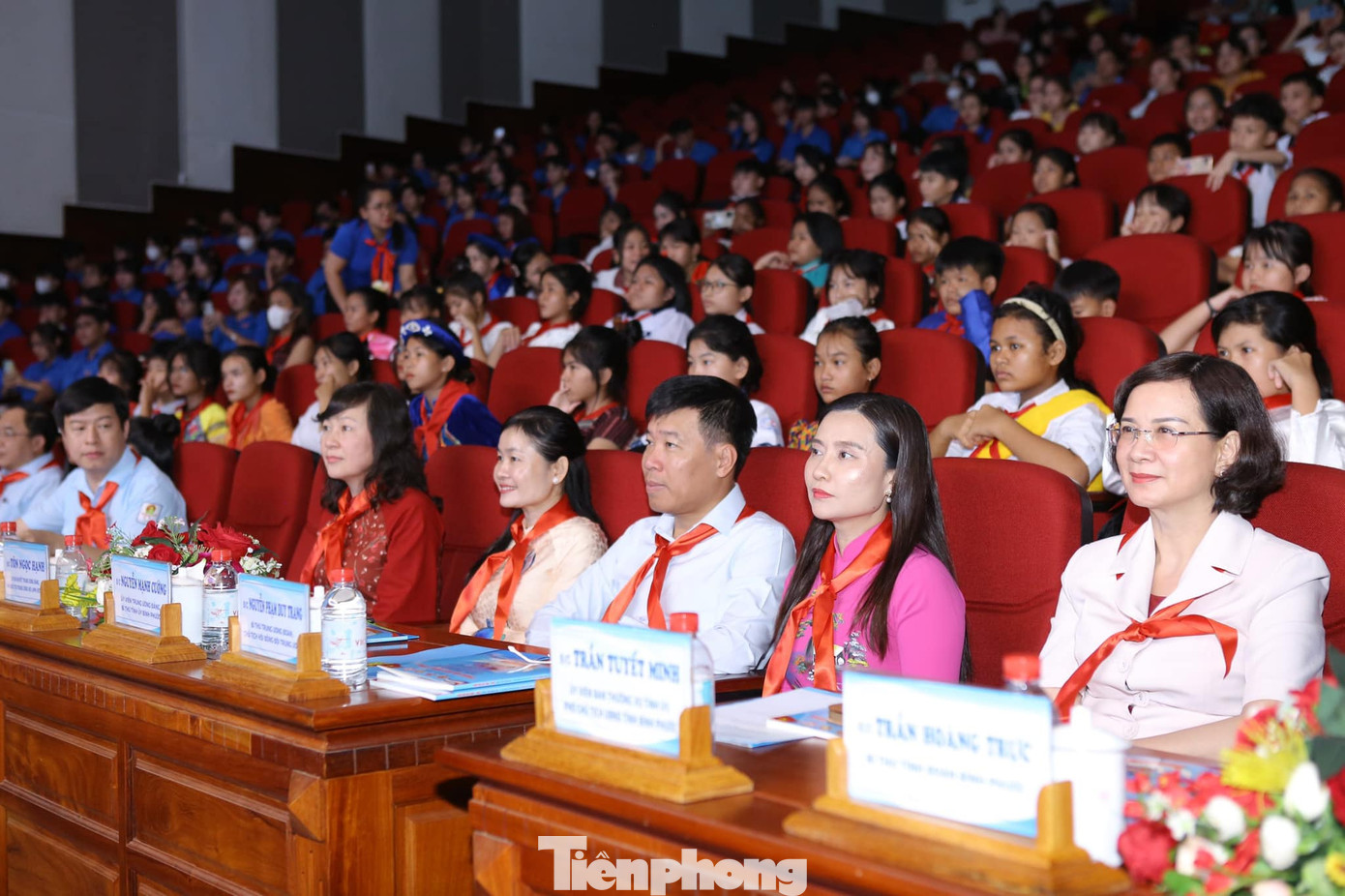 Các đại biểu tham dự chương trình