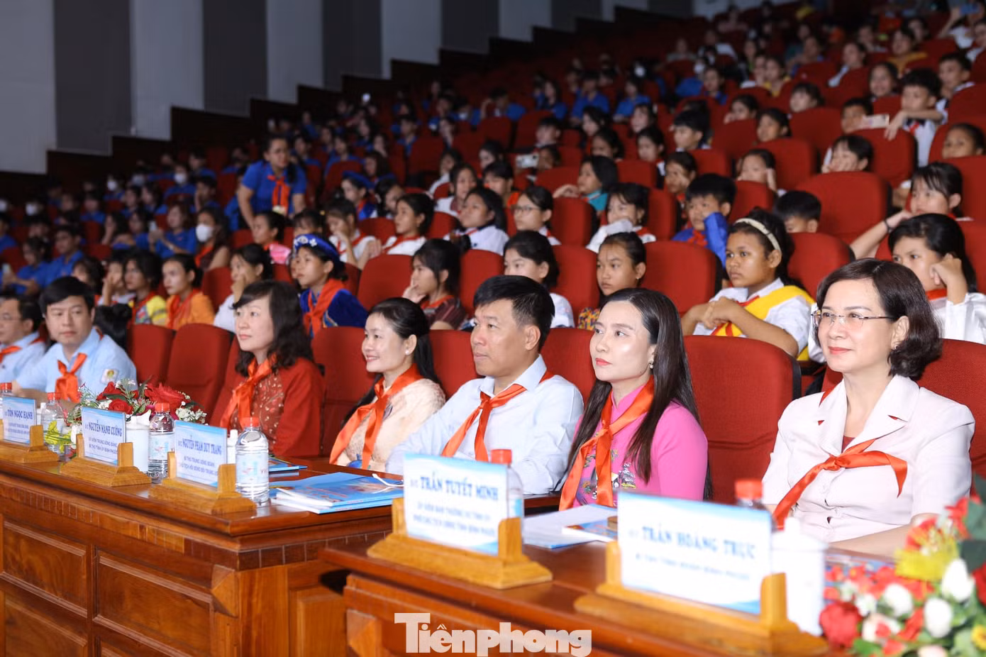 Các đại biểu tham dự chương trình