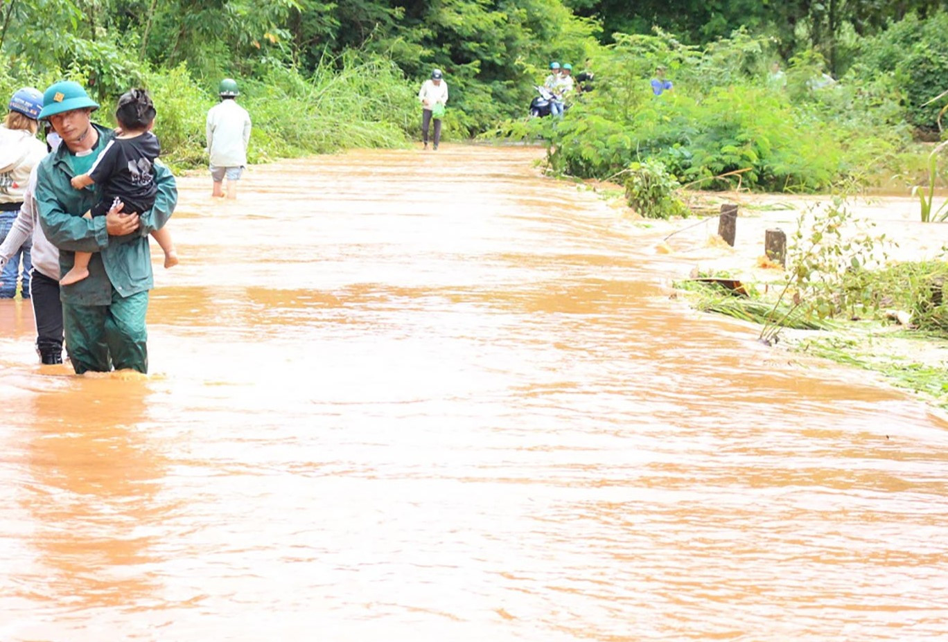 Nước ngập ở huyện Phú Riềng