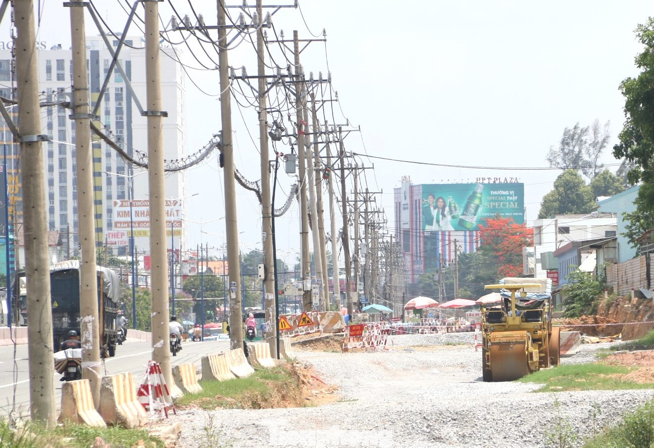 Dự án Nâng cấp, mở rộng quốc lộ 13 bị gián đoạn do vướng công tác di dời lưới điện