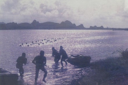 Đặc công Hải quân luyện tập đổ bộ